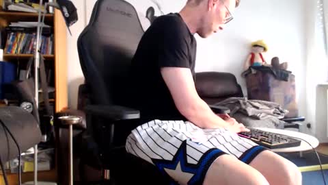 nursefan online show from May 29, 4:50 pm
