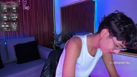 oliver20__ online show from April 1, 3:41 am