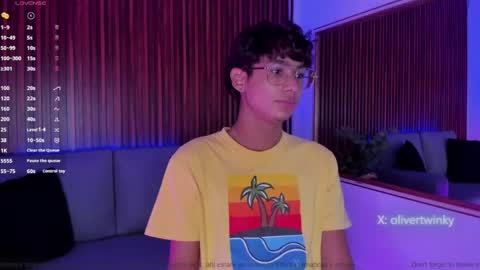 oliver20__ online show from April 15, 6:02 am