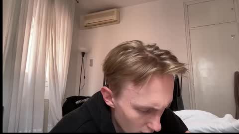 Snapshot of oliver_and_thomas chatting on October 22, 9:57 am Oliver and Thomas online show from October 22, 9:57 am