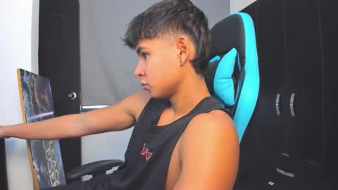 Oliver bray online show from November 4, 8:21 pm