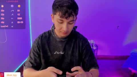 oliveeer online show from December 16, 7:10 pm