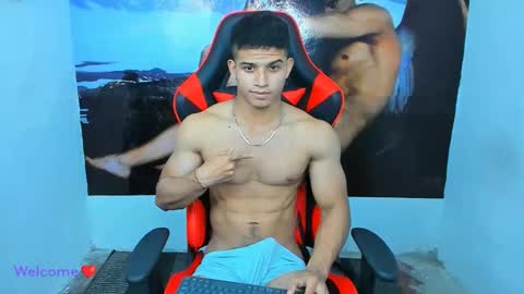 Snapshot of oliver_thompsson chatting on December 26, 10:52 pm oliver thompsson online show from December 26, 10:52 pm