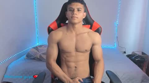 Snapshot of oliver_thompsson chatting on December 17, 1:16 pm oliver thompsson online show from December 17, 1:16 pm