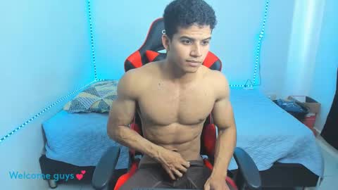 Snapshot of oliver_thompsson chatting on January 15, 8:16 pm oliver thompsson online show from January 15, 8:16 pm