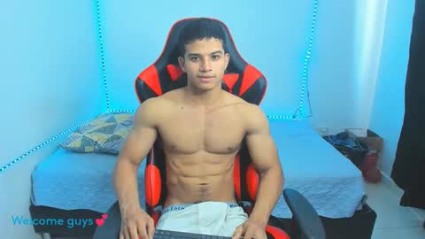 Snapshot of oliver_thompsson chatting on February 6, 8:13 pm oliver thompsson online show from February 6, 8:13 pm