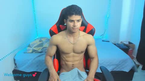 Snapshot of oliver_thompsson chatting on January 16, 1:58 pm oliver thompsson online show from January 16, 1:58 pm