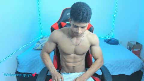 Snapshot of oliver_thompsson chatting on January 10, 10:57 pm oliver thompsson online show from January 10, 10:57 pm