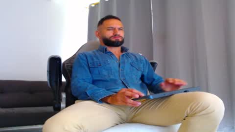 oliver online show from November 14, 3:02 pm