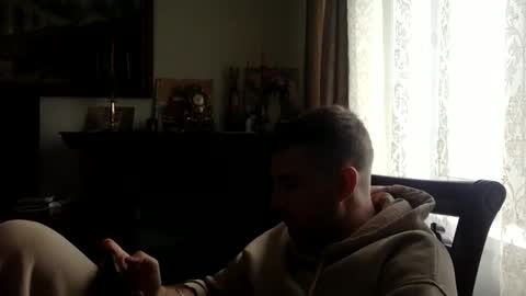Snapshot of oliverlucky chatting on October 18, 8:52 am CryotoneX online show from October 18, 8:52 am