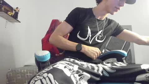 oliverthompson_01 online show from February 8, 6:12 am