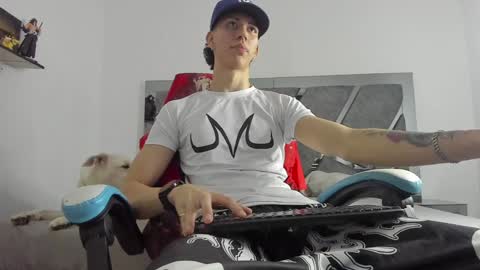 oliverthompson_01 online show from February 7, 3:34 am