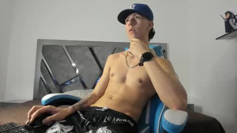 oliverthompson_01 online show from January 3, 7:06 am