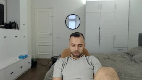 onebestlover online show from April 4, 1:52 pm