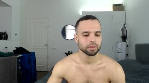 onebestlover online show from February 21, 9:10 am