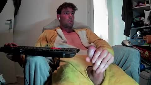 onesieboyx online show from May 27, 4:37 pm