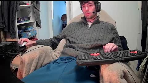 Snapshot of onesieboyx chatting on February 18, 7:54 am onesieboyx online show from February 18, 7:54 am