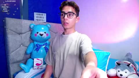 Snapshot of owenblue__ chatting on March 1, 6:04 am Owen Independent model online show from March 1, 6:04 am