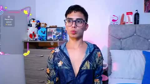 Owen  Independent model  online show from November 13, 6:51 am