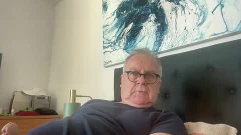 ozhairybearxxxx online show from April 13, 4:46 am