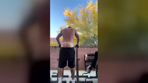 ozzie322516 online show from April 9, 1:58 am