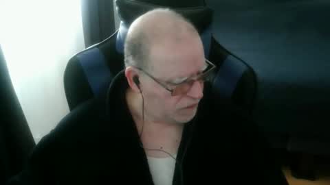 papilly online show from April 11, 12:20 pm