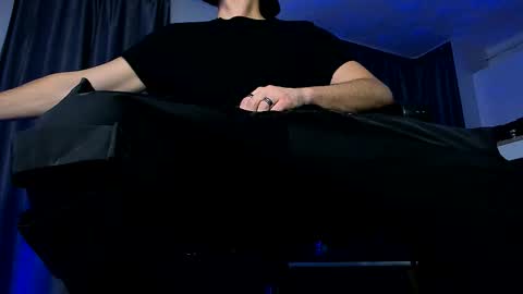 Paris online show from November 25, 6:10 pm