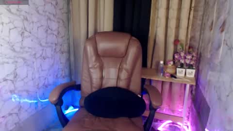 HENRY online show from April 11, 6:00 pm