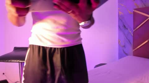 Luis And Luisa online show from April 14, 7:02 pm