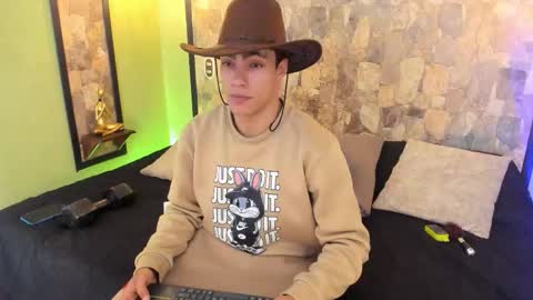 Snapshot of patrick_senova chatting on September 11, 4:44 am Patrick online show from September 11, 4:44 am