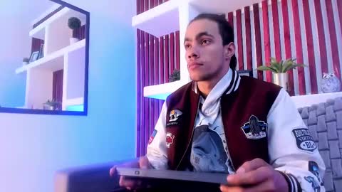 Snapshot of patrick_senova chatting on February 25, 3:42 am Patrick online show from February 25, 3:42 am
