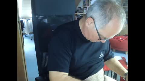 Snapshot of pavlovsdog2006 chatting on December 19, 10:34 am Pavlov aka Peter online show from December 19, 10:34 am