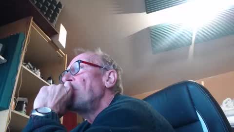 pc8474408 online show from April 15, 7:14 pm