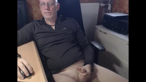 Pemue65 online show from December 15, 8:22 am