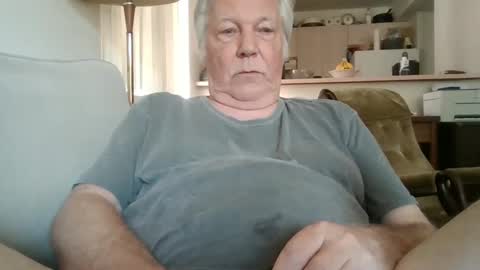 Nut4aNickel online show from September 27, 7:45 pm