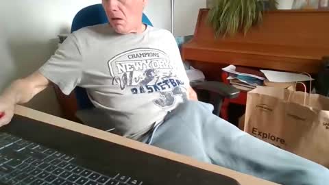 petitwilly online show from April 13, 11:11 am