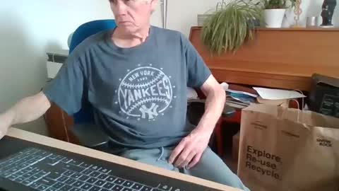 petitwilly online show from April 9, 8:42 am