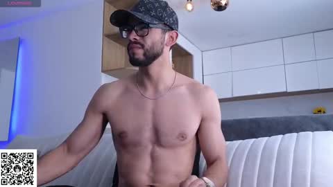 phantom_bigger1 online show from March 2, 4:14 pm