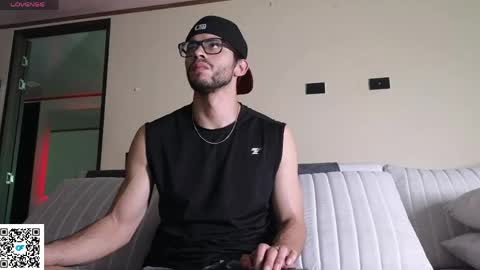 phantom_bigger1 online show from April 1, 4:48 pm