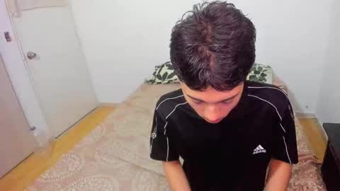 picaszomilos350 online show from March 13, 8:22 am