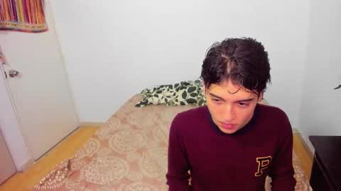 picaszomilos350 online show from March 9, 6:51 am