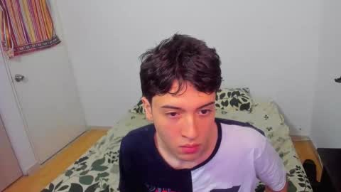 picaszomilos350 online show from March 21, 1:04 pm