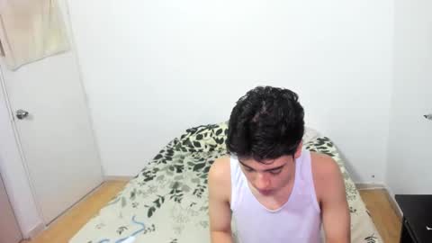 picaszomilos350 online show from February 23, 7:04 pm