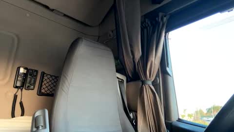 pierotu online show from April 17, 5:04 pm