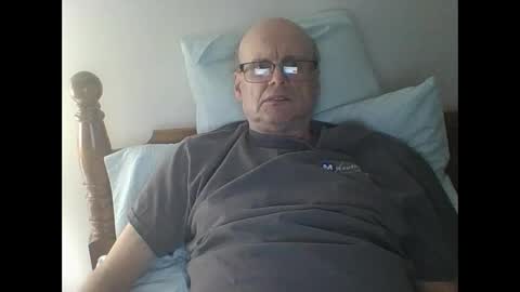 Snapshot of pmb11 chatting on October 31, 7:06 pm trek 11 online show from October 31, 7:06 pm