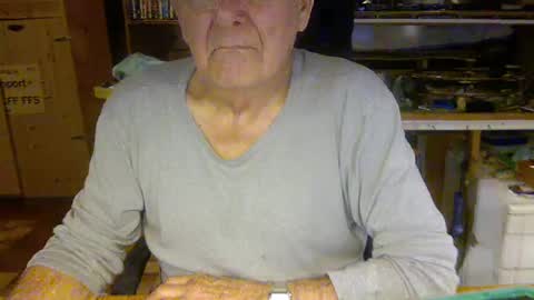 Snapshot of pomme1949 chatting on December 2, 10:06 am pomme1949 online show from December 2, 10:06 am