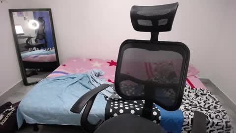 Plux online show from February 4, 6:36 pm