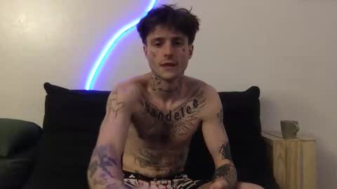 pretty boy online show from October 25, 5:09 am