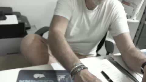 mature hairy guy online show from May 30, 4:29 pm