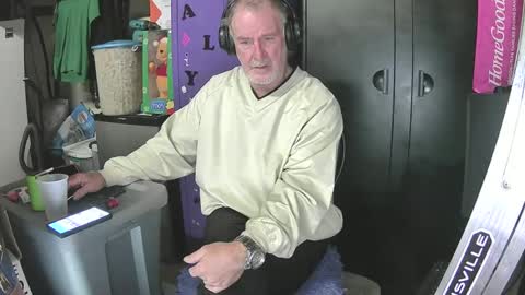 Snapshot of pussy_licker0127 chatting on December 18, 4:17 pm Mark online show from December 18, 4:17 pm